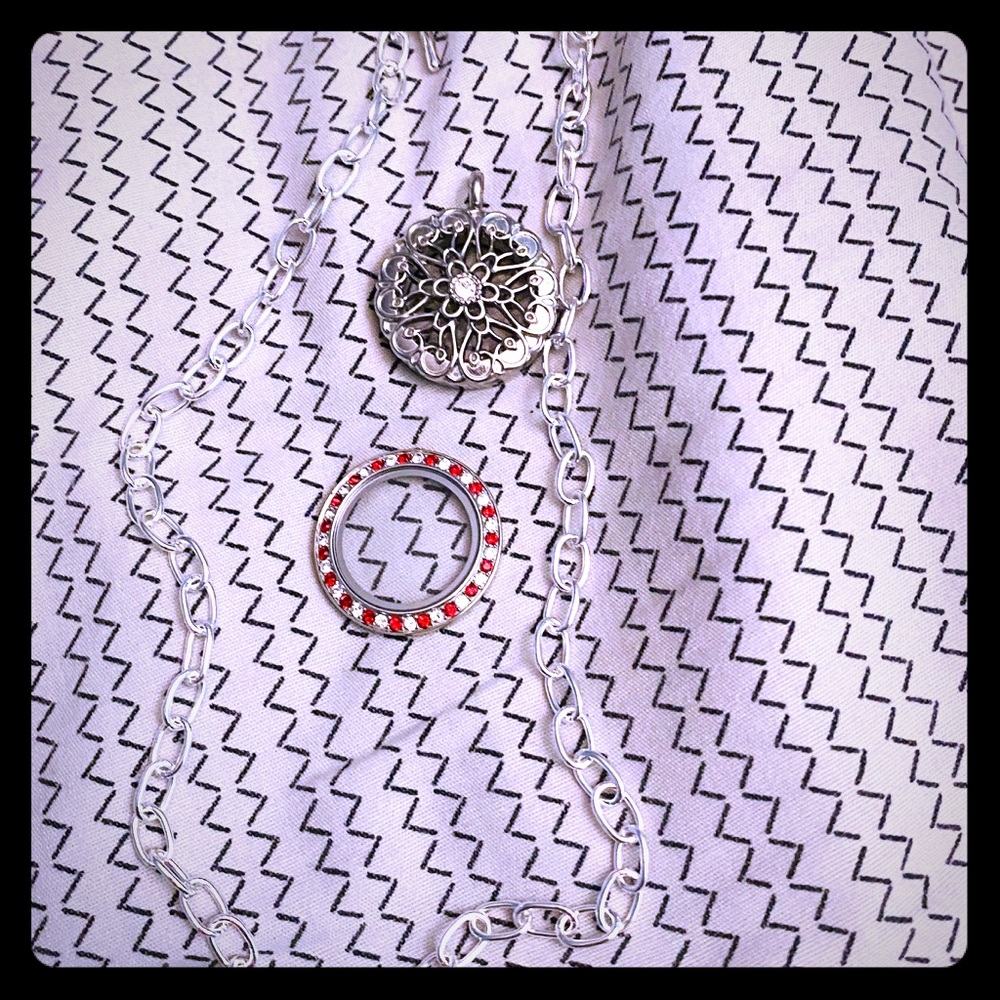 NWOT Origami Owl Medium holiday locket